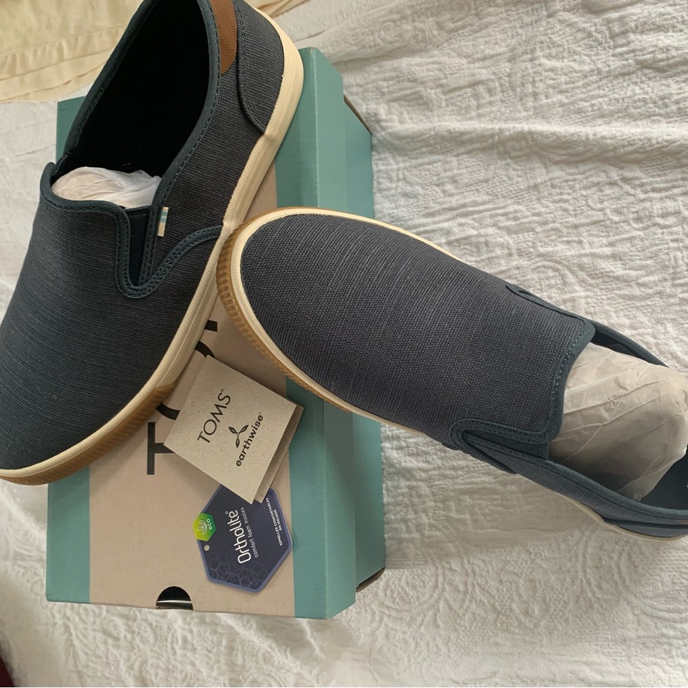 Toms mens shoes Baja style size 10 NEW